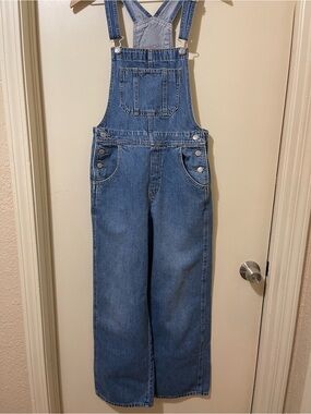 Levis Women’s Overalls Size Medium